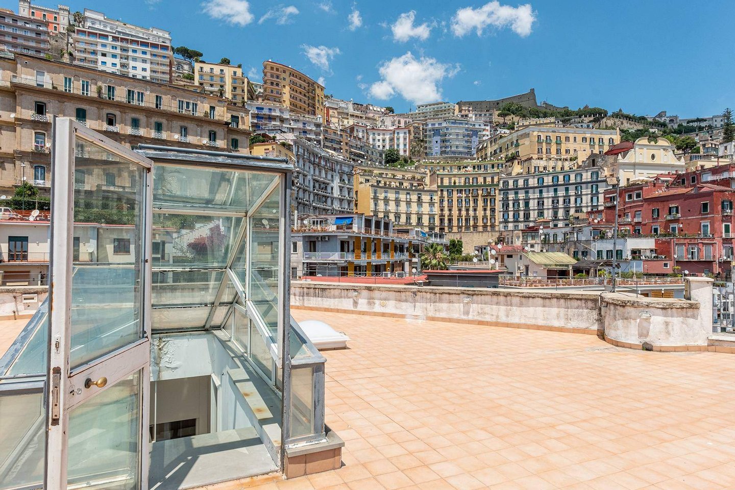 3 Zimmer Apartment in Napoli, Italien