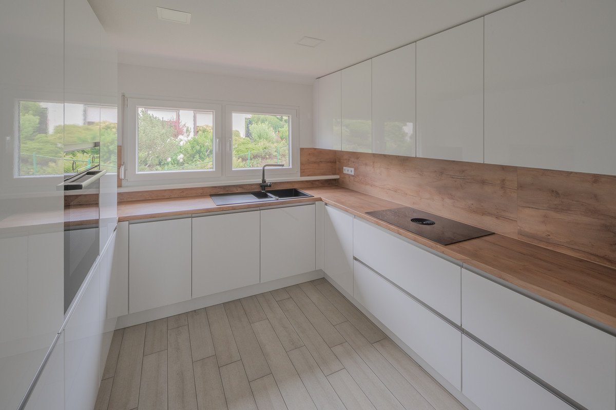 Immobilie in Unterkirnach - Hier können Sie sofort einziehen -  komplett renoviertes Zweifamilienhaus - Bild 2