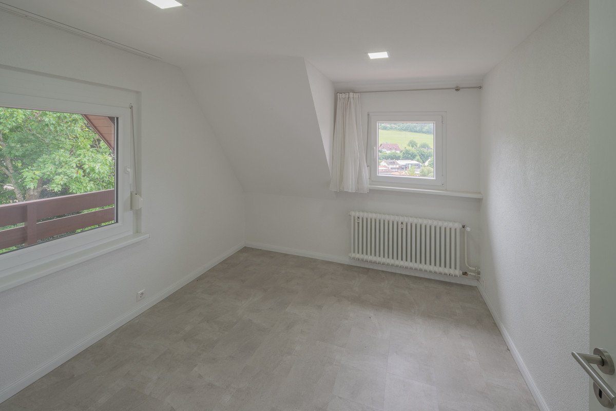 Immobilie in Unterkirnach - Hier können Sie sofort einziehen -  komplett renoviertes Zweifamilienhaus - Bild 7