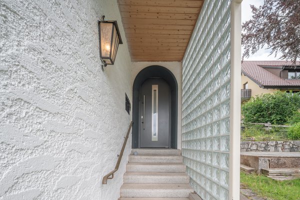 Immobilie in Unterkirnach - Hier können Sie sofort einziehen -  komplett renoviertes Zweifamilienhaus - Bild 36