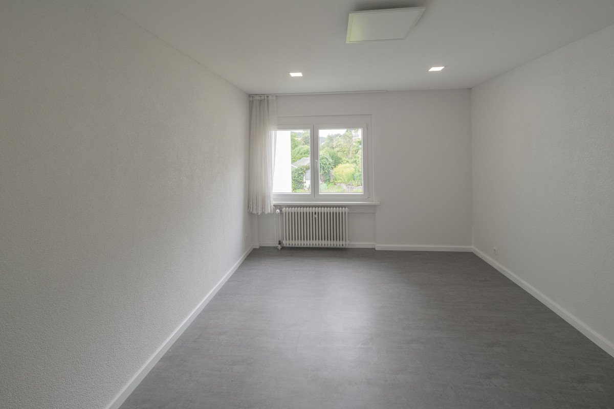 Immobilie in Unterkirnach - Hier können Sie sofort einziehen -  komplett renoviertes Zweifamilienhaus - Bild 12