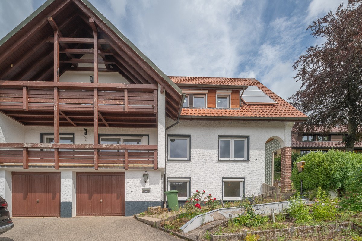 Immobilie in Unterkirnach - Hier können Sie sofort einziehen -  komplett renoviertes Zweifamilienhaus - Bild 19