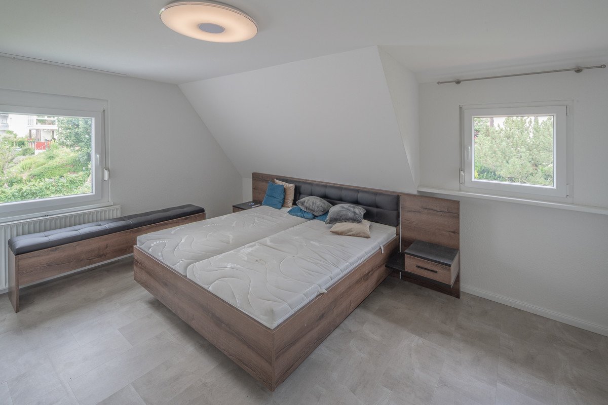 Immobilie in Unterkirnach - Hier können Sie sofort einziehen -  komplett renoviertes Zweifamilienhaus - Bild 4