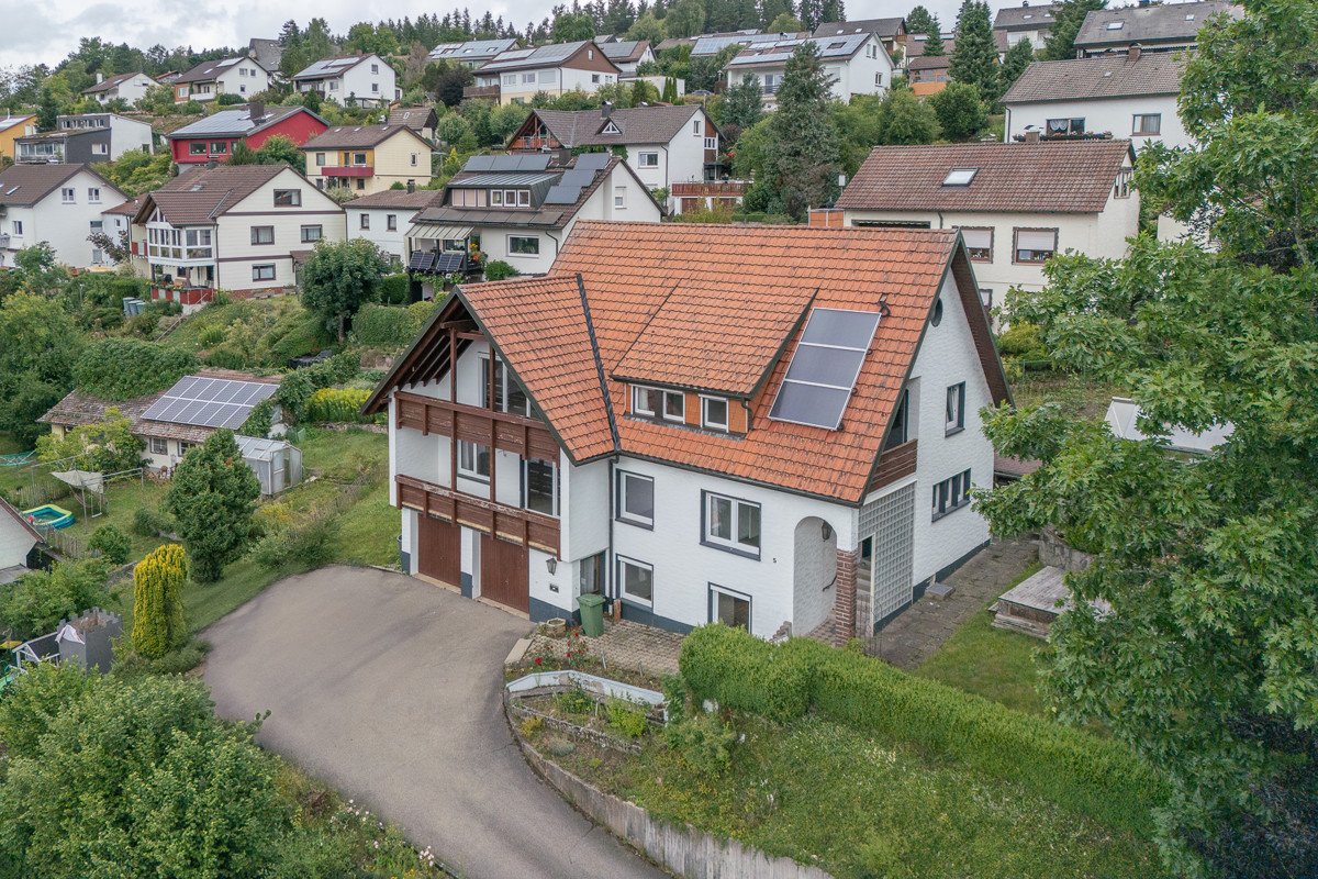 Immobilie in Unterkirnach - Hier können Sie sofort einziehen -  komplett renoviertes Zweifamilienhaus - Bild 0