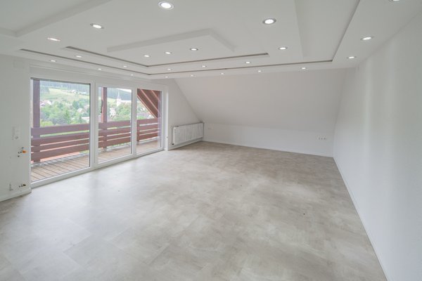 Immobilie in Unterkirnach - Hier können Sie sofort einziehen -  komplett renoviertes Zweifamilienhaus - Bild 24