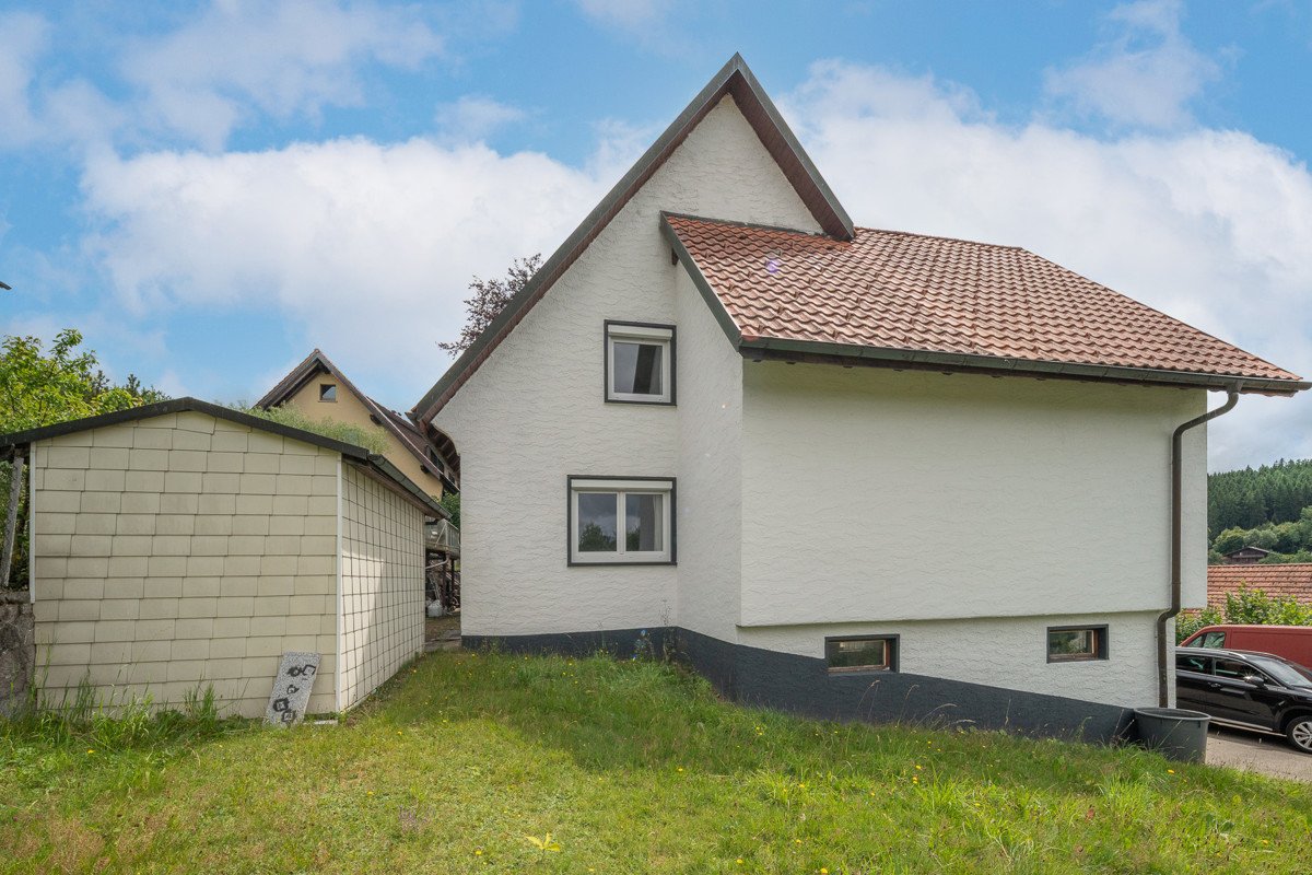 Immobilie in Unterkirnach - Hier können Sie sofort einziehen -  komplett renoviertes Zweifamilienhaus - Bild 18