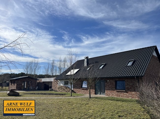 Immobilie in Brenz - Exklusives Wohnanwesen mit großzügigem Grundstück**Neu Brenz / Neustadt-Glewe** - Bild 1